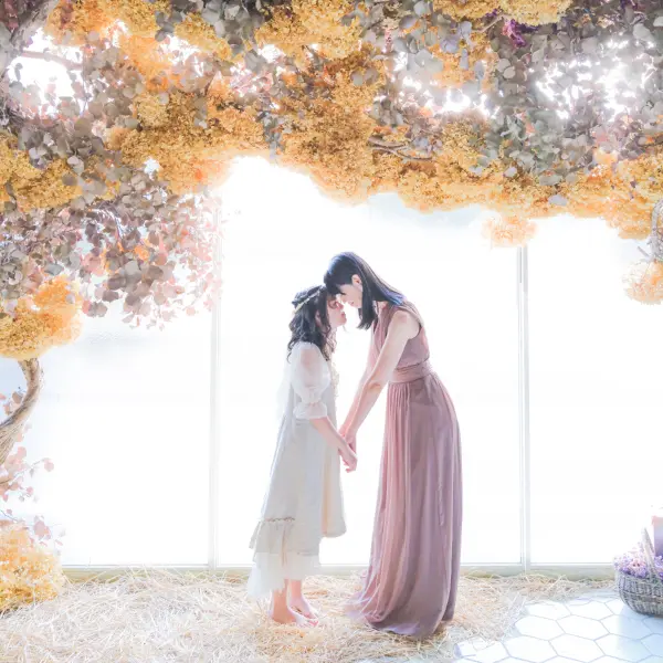 洋服を着用した男の子の入学記念写真