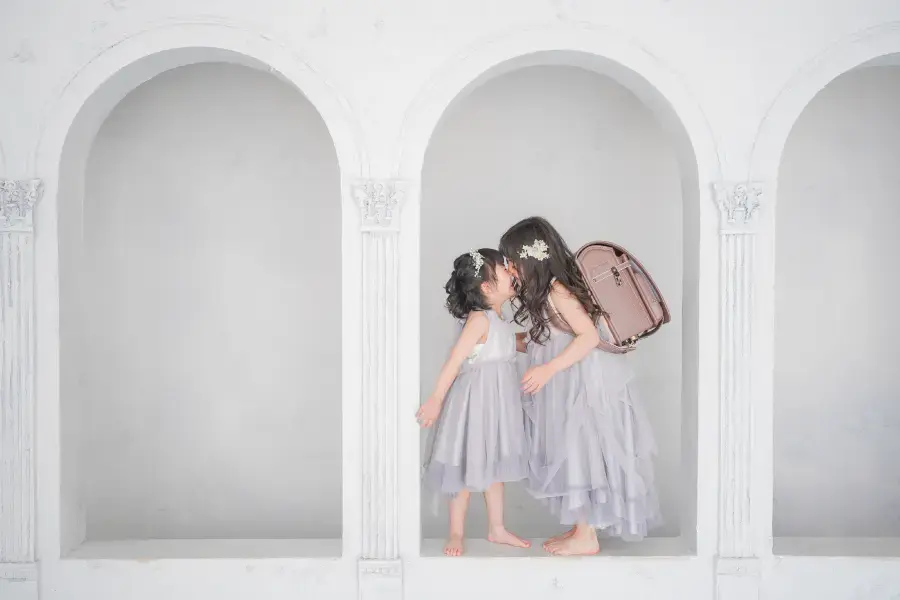 洋服を着用した男の子の入学記念写真