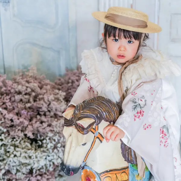 着物を着用した女の子の七五三記念写真
