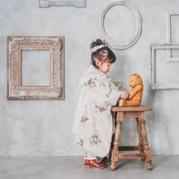 着物を着用した子供の七五三記念写真