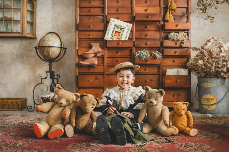 洋服を着用した二人の女の子の七五三記念写真