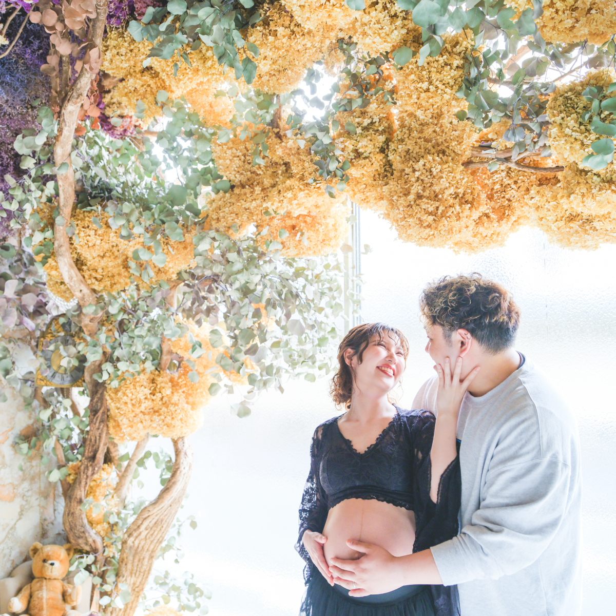 ドレスを着用した女の子の入学記念写真