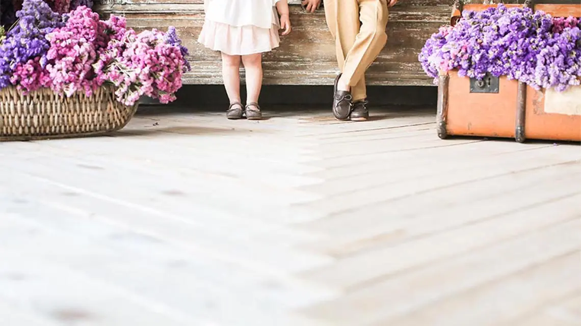 洋服を着用した子供の写真